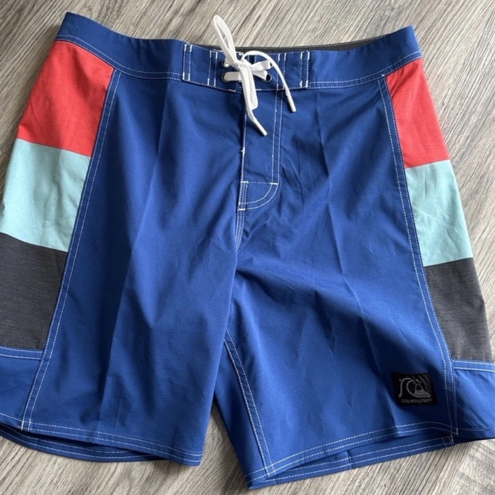 Quiksilver Original Arch 18" Boardshorts Men's Size 30 NWT